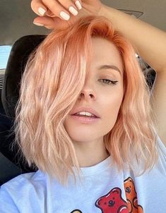 Peach Hair Colors, Κούρεμα Bob, Lob Haircuts, Peach Hair, Strawberry Blonde Hair, Lob Haircut, Makijaż Smokey Eye, Brown Blonde Hair, Summer Hair Color