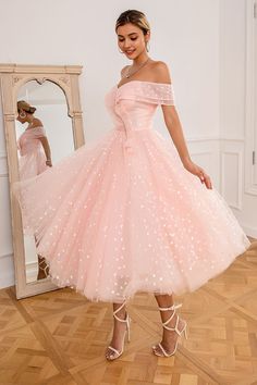 Рожеві від плечових сердець випускний плаття Pink Tea Party Dress, Non Traditional Wedding Attire, Books On Wattpad, Paris Photo Shoot, Pink Homecoming Dresses, Off Shoulder Tulle, Party Dress Pink, Prom Dress Pink, Pink Wardrobe