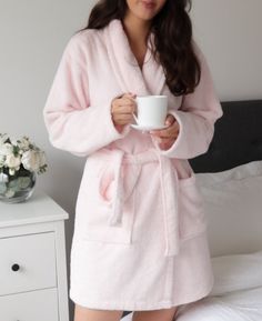 Our Mirage Midi Robe is the perfect accompaniment for those early morning routines or evenings snuggled up on the sofa. Made with 450gsm 100% Turkish Cotton on the Aegean coast of Turkey. Our terry towelling is breathable, absorbent and lightweight, giving you the perfect blend of comfort and quality. Featuring a shorter above the knee length making it perfect for those seeking more of a loungewear style. Fuzzy Robe, Loungewear Style, Aesthetic Bath, Pink Showers, Loungewear Fashion, Soft Robes, Terry Towelling, Morning Routines, Silk Robe