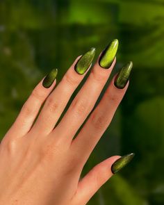 Peridot Short Almond Nails August, Greens And Gold Nails, Gel Nail Fall Colors, Avocado Green Nails, Dark Fall Nail Art, Joshua Tree Nails, Velvet Nails Green, Earth Tone Green Nails, Artist Nails Design