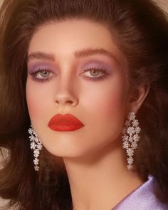 Maquiagem anos 80: tutoriais e 40 FOTOS para apostar nessa make Nikki Makeup, Rosa Make-up, Look 80s, 70s Makeup