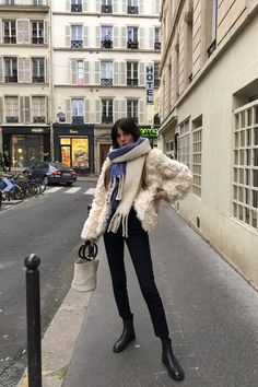 French Girl Outfits, Boots Outfit Ankle, Winter Instagram, Jean Jacket Outfits, Love Winter, I Love Winter, Boating Outfit