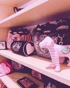 Juicy Couture Collection, Juicy Couture Aesthetic, 2000s Room, Trashy 2000s, Sanrio Aesthetic, Mcbling Fashion, 2000s Girl, 2000s Pink