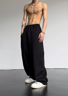 Compression Shirt And Sweatpants, Sweatpants Reference, Slim Male Body Reference, Outfit For Guys, Unique Fashion Outfits, High Waisted Sweatpants, Hip Hop Trousers, Sagging Pants, Unique Clothing Style