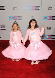 Sophia Grace and Rosie Sophia Grace, Duo Costumes, Bff Halloween Costumes, Aurora Dress, Duo Halloween Costumes, The Ellen Show, Girl Friendship, Halloween Costumes Friends, Ballerina Girl