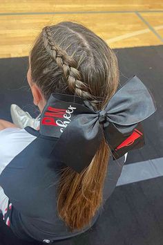 Cute Braided Bow Pony Cheerleading Hairstyle Hairstyles For Cheerleading, Cheer Hair Ideas, Cute Ponytail Ideas, Modern Ponytail, Low Pony Hairstyles, Cute Ponytail, Ponytail Ideas, Braided Pony