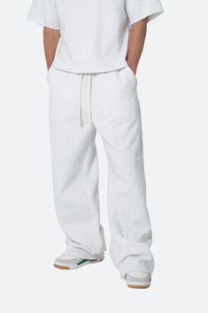 the Washed Ultra Baggy Sweatpants are designed with a baggy fit throughout, featuring an elasticized self waist, tonal cotton drawstrings, standard hem at the leg opening, and finished in both a washed and brushed fleece fabric. details baggy fit 100% cotton, 360 gsm model is 6’1, 140 lbs and wears a size medium note: this fit is intentionally baggy in waist and fit, for a more relaxed fit we recommend sizing down Minimal Streetwear, Layered Hoodie, Baggy Sweatpants, 140 Lbs, Outfit Collage, Denim Flares, Baggy Fits, Fabric Details, Flare Pants