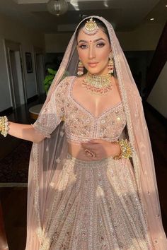 Bride in a pastel lehenga coupled with jJadau jewellery! Pink Bridal Outfit, Pastel Bridal Lehenga, Pastel Pink Lehenga, Wedding Dress Indian, Pastel Lehenga, Pink Bridal Lehenga, Outfits Jewelry, Bridal Indian, Indian Wedding Bride