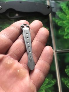 ▪️Titanium Pocket Clip (61mm).         *    (would need T6 screws) ▪️Titanium Gr3 ▪️1x Clip Per Order  ▪️Pocket Clip Screws NOT INCLUDED  ▪️Not Made By Spyderco ▪️Fitted For Spyderco :  - Paramilitary 2 - Para 3  - Manix 2  - Manix 2 XL - Yojimbo 2  - Endura 4 FRN  - Delica 4 FrN - Native 5 G-10  - Amalgam  - Canis  - KaraHawk - Native Chief  - Swayback  - YoJumbo - Endela - More ... Utility Knives, Tool Knife, Pocket Clip, Accessory Gift, Product Description, Electronic Accessories, Craft Supplies, Purses And Bags, Party Supplies