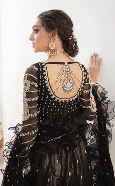 Flared Frock, Annus Abrar, Pakistani Casual Wear, Bridesmaid Photoshoot, Shadi Dresses, Kameez Designs, Trendy Shirt Designs, Back Neck Designs, Pure Chiffon