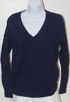 GAP Women's Navy Blue Flat Knit Cotton V-Neck Sweater Sz S GAP Women's Navy Blue Flat Knit Cotton V-Neck Sweater Sz S Details GAP Women's Navy Blue Flat Knit Cotton V-Neck Sweater Sz S Brand: Gap Size: S Material: 100% cotton Care Instructions: machine wash Measurements: Center Back: 24" Bust: 20.5" Waist: 19" Hem: 20" Sleeve Length ( shoulder seam to cuff): 18" FREE SHIPPING IN THE USA on combined orders over $25 minor signs of wear - some fading mg3713 Payment We accept all forms of payment fr Cute Uniform, Tessa Brooks, Work Capsule Wardrobe, Dark Blue Sweater, Navy Blue Flats, Navy Uniforms, Work Capsule, Xmas Wishlist, Navy Blue Sweater