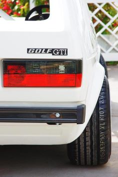 the tail light of a white golf cart