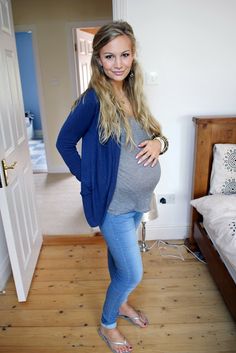 Maternity Style - you can still look cute! Get this look @ http://MotherhoodCloset.com    for under $30! Anna Saccone, Prego Outfits, Preggo Fashion, Pregnancy Looks, Summer Pregnancy, Pregnancy Wardrobe, Bump Style