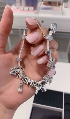 Pandora Bracelet On Wrist, Pandora Necklace Ideas, Pandora Charm Necklace, Charm Bracelets For Girls, Dope Jewelry Accessories, Pretty Jewelry Necklaces