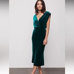 Nwt, Smoke And Pet Free Home. Green Velvet V Neck Dress, Green Velvet Dress Midi, Fitted Dark Green V-neck Midi Dress, Maiden Dress, Luxury Green V-neck Midi Dress, Fitted Velvet V-neck Midi Dress, Emerald Velvet, Green Velvet Dress, Velvet Color