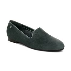 This flat-style loafer combines luxe materials with a seriously supportive, seamless silhouette for all-occasion wearability. Comfortable Walking Sandals, Flats With Arch Support, Vionic Sandals, Green Flats, Comfort Shoes Women, Vionic Shoes, Green Suede, Comfortable Sandals