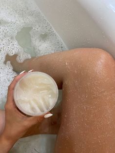 Easy Diy Body Scrub, Diy Body Scrub Recipes, Body Scrub Recipe, Diy Body Scrub, Vogue Beauty, Pretty Skin, Healthy Lifestyle Inspiration, Diy Body, Clean Girl