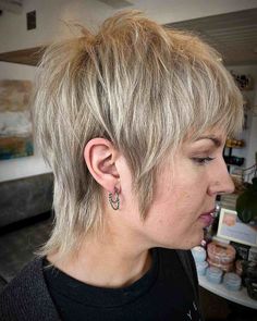 50 Long Shaggy Pixie Cuts That'll Turn Heads Wherever You Go Long Shaggy Pixie, Platinový Blond, Shaggy Pixie Cuts, Long Shaggy, Oval Face Haircuts