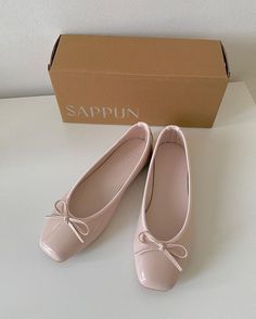 Ballet Slippers Aesthetic, Clothes Png Shoes, Flats Aesthetic, Healthy Board, Pink Bottoms, Basic Heels, Aesthetic Fits