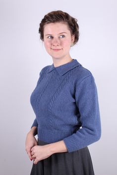 This feminine, everyday 1940s-style pullover is 100% pure soft Merino wool with a delicate cable knit pattern. The short pullover goes below the waist with a wide rib edge at the bottom. The sleeves are three-quarters long and end with a wide rib edge. The collar is typical of the 40s, with a small opening in the neck that closes with a snap fastener. The yarn is super soft and made in Italy. Available in sizes XS, S, M, L, XLSee the stated dimensions in the size chart.Material: 100% Merino wool 1930s Shoes, Short Pullover, 1950s Shoes, 1920s Shoes, 1940s Shoes, Cable Knit Pattern, The 40s, Winter Fashion Boots, Low Heel Shoes