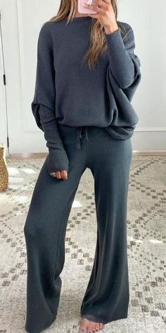 Lounge Wear Outfit, Lounge Outfits, Loungewear Outfits, Knit Wear, Lazy Day Outfits, Cute Comfy Outfits, Comfy Fashion, Carry On Bag, Outfits Casuales