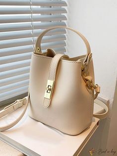 Soft Leather Handbags, Retro Fashion Women, Bucket Handbags, Trendy Handbags, Best Handbags, The Order