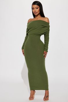 Green Ruched Maxi Dress For Fall, Green Sweater Dress Outfit, Dark Green Long Dress, Dress Off Shoulder Long, Green Sweater Dress, Long Green Dress, Sweater Dress Outfit, Sweater Maxi Dress, Dress Off Shoulder