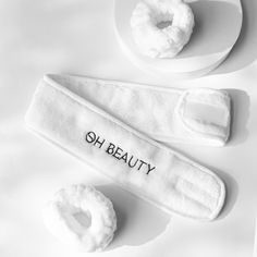 Uplevel your skincare routine with our Oh Beauty Headband and Wristband Set. These soft, fluffy accessories make your morning and evening skincare rituals effortless and stylish! Keep your hair perfectly in place and catch annoying wrist drips while using your favorite skincare products. Fluffy Accessories, Skincare Routine And Products, Headband Skincare, Beauty Headband, Spa Headbands, Skincare Headband, Makeup Event, Skincare Sets, Evening Skincare