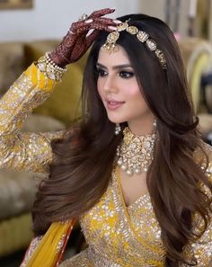 Sunshine Layer Hairstyle for Indian Wedding Function Pakistani Bride Open Hairstyle, Open Hairstyles Indian Wedding, Lehenga Hairstyles, Bridal Hairstyle Indian Wedding, Makeup Photoshoot, Engagement Hairstyles, Bridal Hair Buns, Indian Wedding Hairstyles