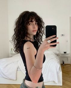 valentinakumer on instagram Curly Hair Cuts, Short Curly Hair, Dream Hair, Curly Girl, Aesthetic Hair, Pretty Hairstyles, Short Curly, Wavy Hair, Hair Looks