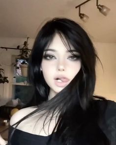 Light Goth, Black Hair Pale Skin, Pale Skin Makeup, Pale Makeup, Hair Pale Skin, Swag Makeup, Cool Makeup Looks, New Haircut, Gothic Makeup