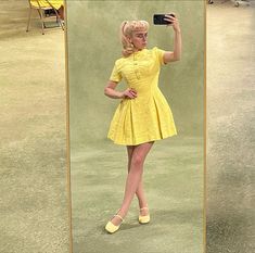 Barbie Billie eilish yellow photo shoot Billie Eilish Concert Outfit, Billie Eilish Outfits, Jesse Rutherford, Fav Celebrities, Festival Outfits, Yellow Dress, Billie Eilish, Pretty Woman, Music Artists