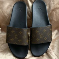 Excellent Condition For These Lv Slides. Iconic Brown Monogram. Size Is Lv 12(See Measurements For Exact Fit. Coa Will Ship With Purchase Lv Sandals, Lv Slides, Louis Vuitton Slides, Brown Slides, Louis Vuitton Brown, Louis Vuitton Shoes, Pool Slides, Flip Flop Sandals, Slides