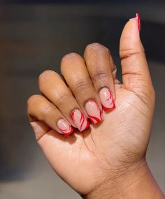 Red Nail Inspo Design, Short Square Red Nail Designs, Line Nail Designs Simple, Summer Natural Nail Ideas, Red Nails Inspo Short, Short Nails Acrylic Red, Short Acrylic Nails With Design, Red Nails Short Design, Short Gel X Nail Designs