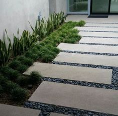 Modern Landscaping Front Yard, Mid Century Landscaping, Side Yard Landscaping, Outdoor Walkway, Modern Backyard Landscaping, Modern Landscape Design, Front Landscaping, Modern Backyard, Patio Designs