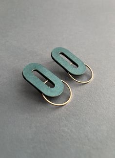 Geometric design paper stud earrings, oval shape with a small gold metal circle. An innovative shape for these beautiful modern earrings. They are handmade with precious green pearl effect paper, a jewel never seen before, a fantastic gift idea for those who want to wear everyday design jewellery. Made to order If you have any questions, do not hesitate to contact me. I would gladly help you with any kind of issues or concerns. The jewel will be delivered in a nice gift box. ● DETAILS Material: Metal Circle, Oval Earrings, Design Paper, Green Pearls, Paper Jewelry, Oval Earring, Earrings Green, Jewelry Making Tutorials, Modern Earrings