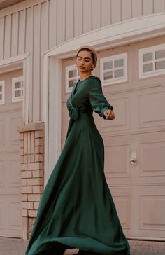 Al Akhawat I - Royal Green Modest Fashion Dress – Hijabthrone Luxury Green Maxi Dress For Eid, Luxury Green Long Sleeve Dress For Spring, Green Evening Dress Modest, Luxury Green Long Sleeve Dress, Modest Prom Dresses Emerald Green, Green Long Formal Dresses Modest, Emerald Dress Formal Modest, Emerald Green Bridesmaid Dresses Modest, Modest Emerald Green Dress