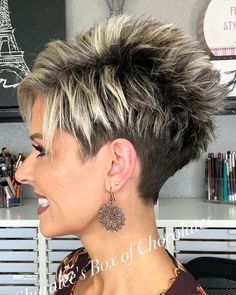 Frechefrisuren auf Instagram: „Wow wunderschön 🤗 Meinungen?🤗 #hair #hairstyle #pixiecut #bobhaircut #bobhaircutstyle“ Spikey Short Hair, Short Hair Pixie Cuts, Spiked Hair, Pixie Haircut For Thick Hair, Short Hair Trends, Short Hair Undercut