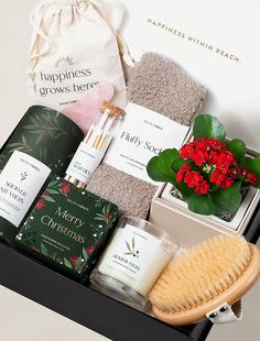 A gift set that includes cozy socks, a calming candle, hot cocoa, a rejuvenating shower steamer, a dry brush, and a gua sha offers a luxurious self-care experience that promotes relaxation and wellness. This thoughtful assortment invites recipients to unwind and indulge, making it an ideal Christmas gift for anyone in need of a little pampering during the busy holiday season. Calming Candles, Happy Holiday Gifts, Corporate Holiday Gifts, Christmas Note, Gift Ideas For Mom, Employee Appreciation Gifts, Hand Poured Soy Candles, Pampering Gifts, Merry Christmas Gifts