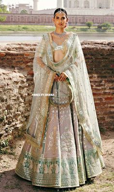 Falguni Shane Peacock - India 🇮🇳 Falguni Shane Peacock, Peach Lehenga, Modern Saree, Saree Designs Party Wear, Indian Bridal Dress, Fashion Design Portfolio, Bridal Lehenga Choli, Sikh Wedding, Indian Suits