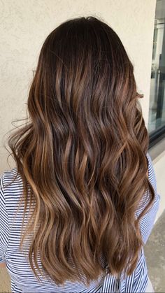 Brown Tone On Tone Balayage, Chocolate Honey Balayage, Golden Balayage Hair, Sunlight Hair Brown, Natural Bolyoge, Brown Hair Bolyoge, Balayage Hair Light Brunette With Blonde Caramel Highlights, Warm Honey Highlights Brunettes, Brown Bolyoge