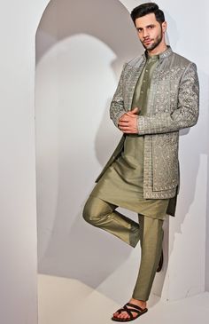 Green Indo - Western Embroidery Kurta Jacket Set Chatenya Mittal - Fabilicious Fashion Green Indian Groom Outfit, Luxury Men's Nehru Jacket For Ceremonial Occasions, Indowestern Male Outfits, Mens Traditional Wedding Outfit, Men Kurta With Jacket, Mens Mehndi Outfit, Engagement Men Outfit Indian, Mehndi Kurta For Men, Shahrukh Khan Sherwani