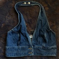 Beautiful Dark Denim Levi Vest. Never Been Worn. Size Medium. Levi Vest, Diy Y2k, Halter Tops Outfit, Denim Halter Top, Burlesque Outfit, Y2k Inspo, Diy Denim, 90s Denim, Pop Style