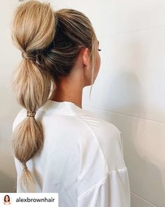 A bubble ponytail is one of my favorite workout hairstyles! Let's kick off the new year right! Here are the top 10 best hairstyles for working out so you can look fabulous while achieving those New Year's resolutions... #NewYearsResolution #Fitness #WorkingOut #FitnessHairstyles #WorkingOutHairstyles #Hairstyles Clip In Ponytail Extensions, Bubble Ponytail, Lustrous Hair, Hot Hair Styles, Braids For Short Hair, Ponytail Hairstyles, Gorgeous Hair, Down Hairstyles