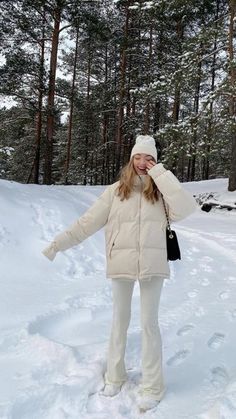 casual winter outfits ideas - casual winter dress outfit - casual winter dress outfitswinter outfit inspiration winter outfits casual winter outfit fashion winter outfit style winter outfits 2022 winter outfit casual... Light Winter Outfits, Liza Rudkevich, Vinter Mode Outfits, Mode Dope, Nainital, Snow Outfit, K Fashion, Foto Tips