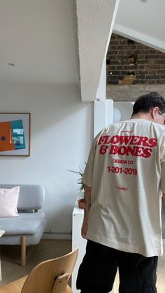 Vintage Shirt Outfit, Elliot Petropoulos, Vintage Shirts Men, Tshirt Design Inspiration, Board Inspiration