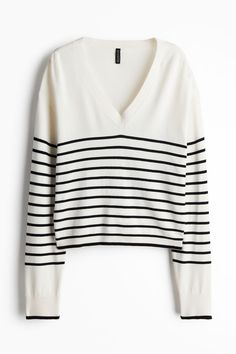 Short sweater in a soft  fine-knit viscose blend. V-neck  dropped shoulders  and long sleeves. Ribbing at neckline  cuffs  and hem. H&m Sweater White, White V Neck Knit Sweater, Sleeve Crop Sweater, Light Knit Sweater, Short Sweater, Latest Sweater, Light Knit, Oversized Knitted Sweaters, Edgy Style