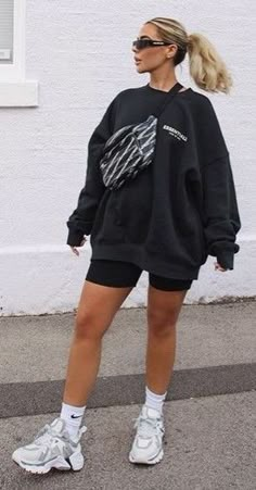 Streetwear Fall Fashion, Dresses With Sneakers, Outfit Inspirations Edgy, Ellie Beatrice Joslin, Essentials Sweatshirt, Sportswear Outfits, Sneakers Street, Essential Hoodie