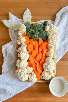 Easy Easter Veggie Tray - Carrot Themed | Lynn Mumbing Mejia Easter Veggie Side Dish, Veggie Tray Dip, Bunny Veggie Tray, Easter Meal Recipes, Easter Vegetables Tray, Carrot Snacks, Vegetarian Easter Recipes, Easter Vegetables, Veggie Tray Ideas