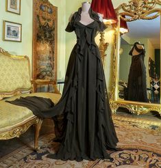 Vampire Dress Victorian, Modern Dans, Twilight Dr, Vampire Dress, Wedding Party Outfits, Fasion Outfits, Random Aesthetic, Indian Gowns Dresses, Prom Ideas